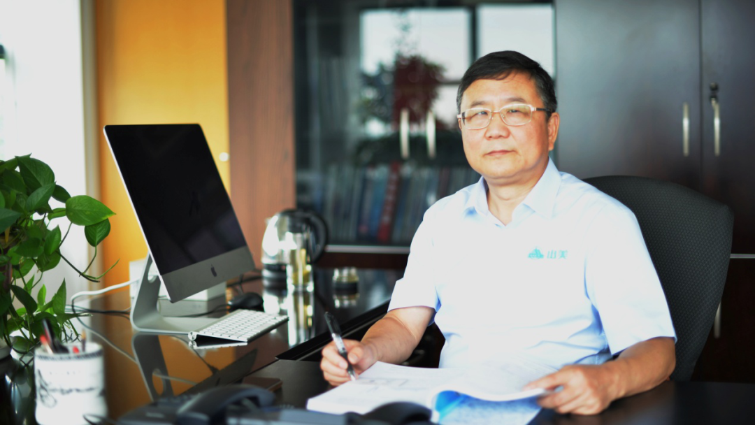 楊安民從業(yè)卅五周年系列報(bào)道--“三十五年磨一劍，山更美，業(yè)更精”專訪
