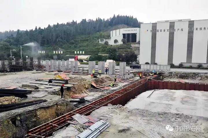 中國砂石協(xié)會報(bào)道上海山美股份與重慶大業(yè)建材成功簽訂時產(chǎn)3000噸砂石骨料生產(chǎn)EP項(xiàng)目合同