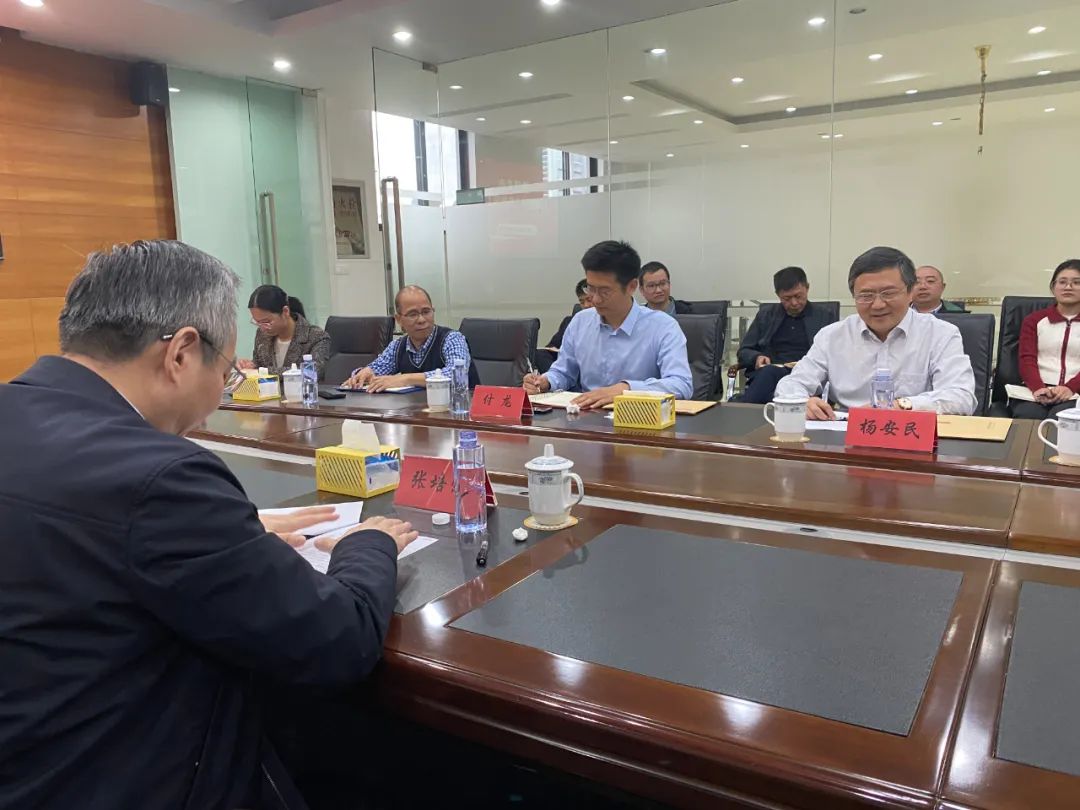 奉賢區(qū)人大常委會黨組書記、主任張培榮一行蒞臨上海山美股份開展“優(yōu)環(huán)境、穩(wěn)經(jīng)濟”大走訪大調研